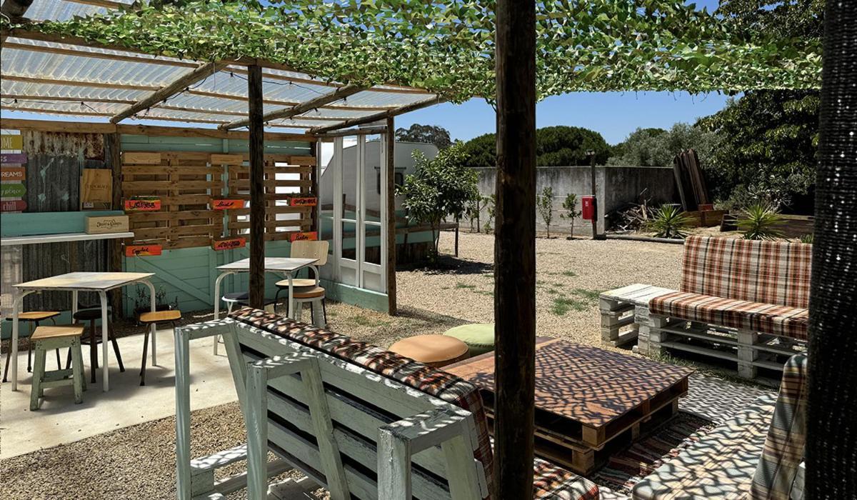 Vdb Lodge - Coworking Space - Work Relax & Sleep Sobreda Luaran gambar