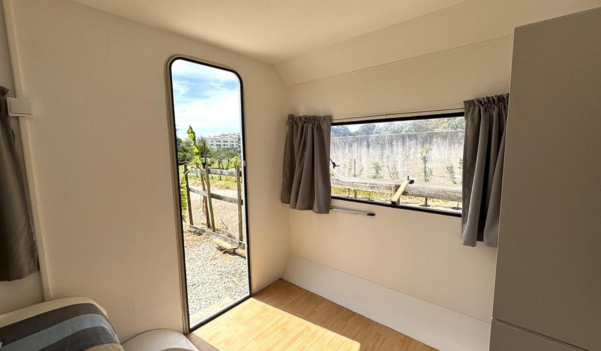 Vdb Lodge - Coworking Space - Work Relax & Sleep Sobreda Luaran gambar